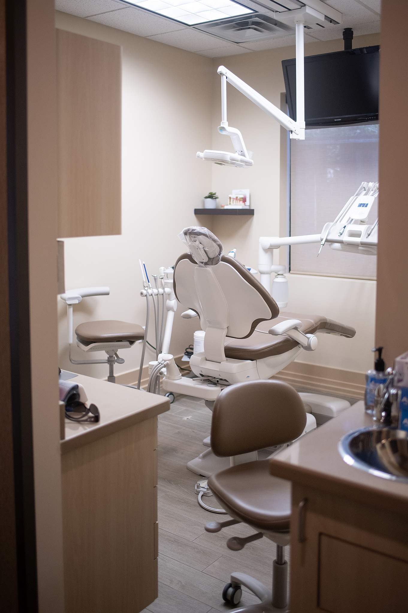 Photo showing one of our operatory rooms at Applewhite Dental Arts